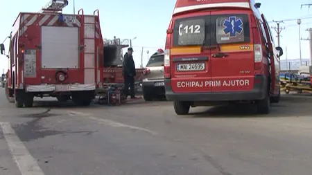 Accident la înălţime. A rămas prins cu parapanta în firele de înaltă tensiune