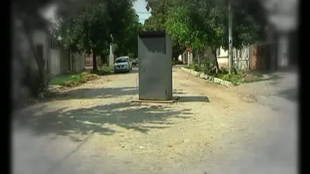 Toaletă montată în mijlocul drumului, la Galaţi VIDEO