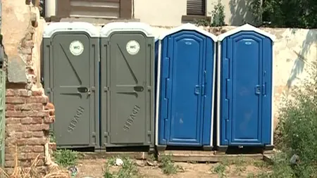 Toalete ecologice, instalate la sediul de campanie al lui Traian Băsescu VIDEO
