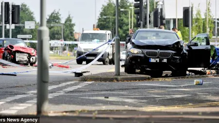 Accident CUTREMURĂTOR: Doi bebeluşi în cărucioare, SPULBERAŢI de o maşină pe trotuar