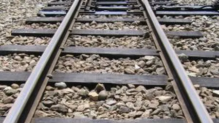 O adolescentă româncă lovită de tren în Italia este în stare gravă