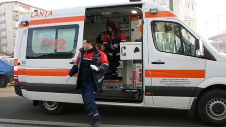 Bihor: Un mort şi patru răniţi după ce o autoutilitară s-a ciocnit cu un autobuz în Rieni