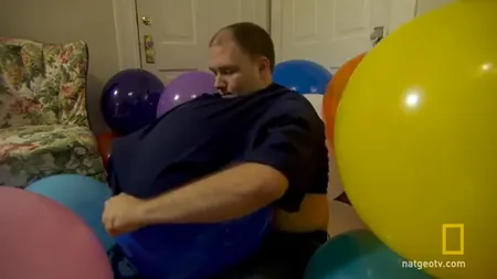 PASIUNI BIZARE Un bărbat iubeşte la nebunie baloanele şi le consideră 