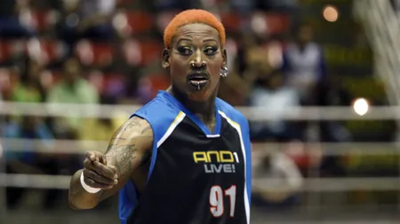 Dennis Rodman, apariţie ŞOCANTĂ la un meci demonstrativ GALERIE FOTO