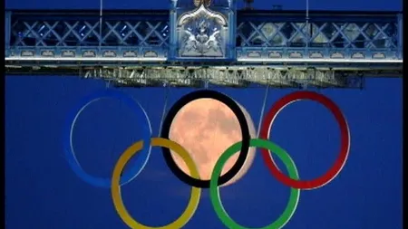 SPECTACULOS! IMAGINEA ZILEI: Luna plină în dreptul cercurilor olimpice VIDEO
