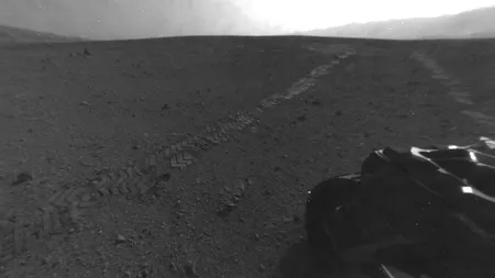 NASA: Roverul Curiosity a început deplasarea spre estul planetei Marte FOTO