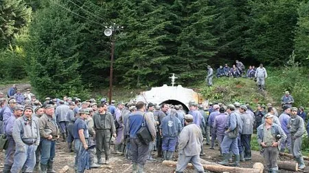 Minerii de la Crucea au renunţat la protest