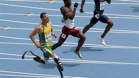 JO 2012. Oscar Pistorius, sportivul cu picioarele amputate, în semifinale la 400 de metri VIDEO