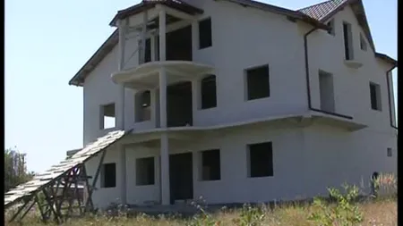 Autorităţile italiene le-au dat bani romilor pentru a-şi construi case în România VIDEO