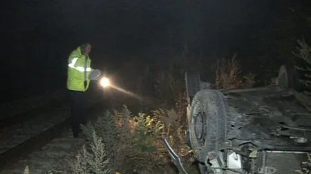 Accident în Bacău. Un bărbat a intrat cu maşina într-un tren VIDEO