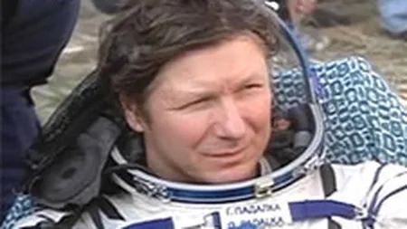 Trei astronauţi de pe Staţia Spaţială Internaţională au revenit, luni, pe Terra