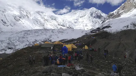 AVALANŞĂ în Nepal: Cel puţin nouă alpinişti au murit