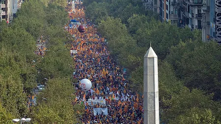 PROTESTE la Barcelona. 1,5 milioane de oameni au cerut independenţa Cataloniei VIDEO