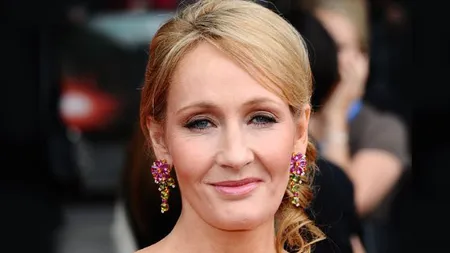 J.K. Rowling, autoarea seriei Harry Potter, a lansat primul său roman pentru adulţi