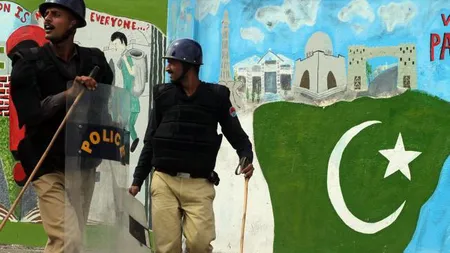 Două cinematografe, incendiate în Pakistan în manifestaţiile împotriva filmului antiislam