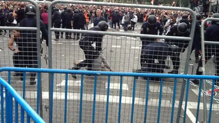 Proteste violente la Madrid. MII DE MANIFESTANŢI au scandat împotriva guvernului VIDEO