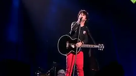 Solistul trupei Green Day, internat de urgenţă din cauza unei probleme cu gâtul