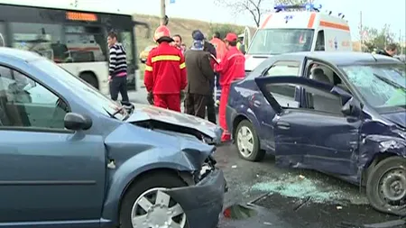 Accident grav în Capitală: Patru maşini s-au lovit, trei persoane sunt grav rănite VIDEO
