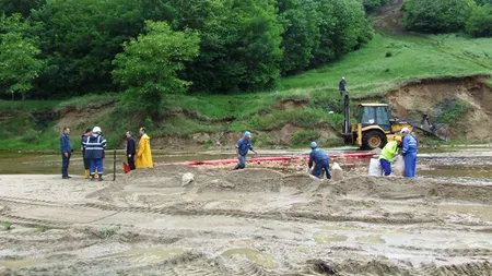 Poluare cu ţiţei pe un teren agricol din Prahova