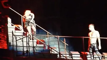 Lady Gaga a vomitat pe scenă, în timpul unui concert VIDEO