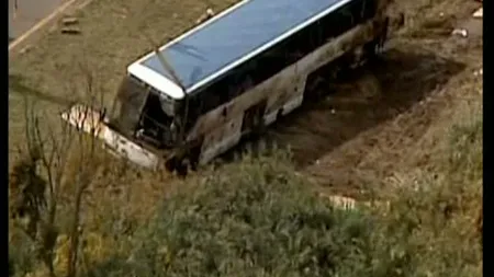 Autocar răsturnat pe o autostradă din SUA: 23 de persoane, rănite grav VIDEO