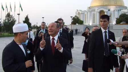 Impresiile lui Băsescu în Turkmenistan: Uitaţi ce frumos e încolo! Aţi văzut cât s-a construit?VIDEO