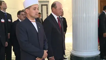 Băsescu, la mormântul fostului dictator din Turmenistan VIDEO