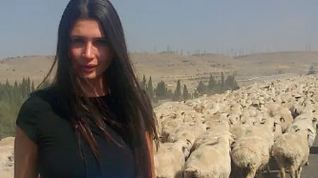 EBA s-a fotografiat cu oi şi capre, în Georgia VEZI IMAGINI
