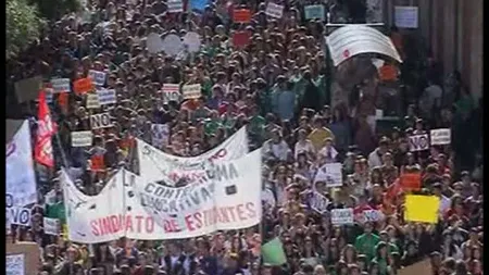 Zeci de mii de elevi şi studenţi demonstrează pe străzi în Spania,din cauza reformei Educaţiei VIDEO