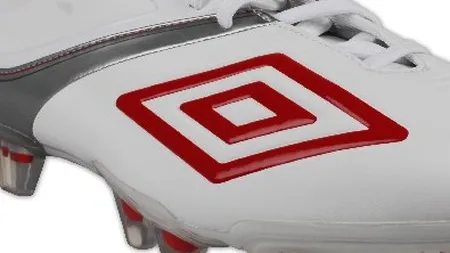 Nike vinde marca Umbro la jumătate din preţul la care a achiziţionat-o