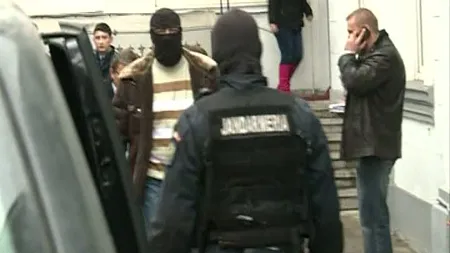 Un poliţist şi un militar din Craiova, reţinuţi pentru şantaj
