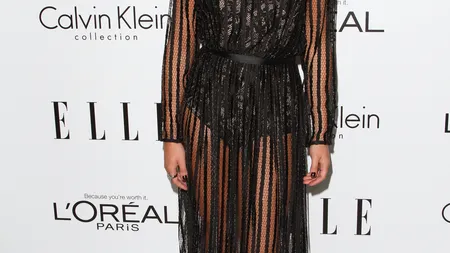 Eşec vestimentar: O actriţă de la Hollywood, într-o rochie transparentă la o gală FOTO