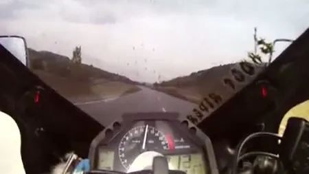 A zburat pe drumul dintre Cluj şi Zalău. Vezi ce viteză a prins un motociclist VIDEO