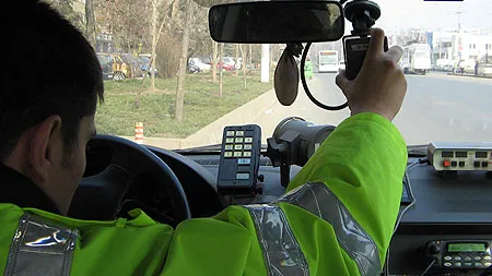 Poliţia Rutieră, cu ochii pe şoferii vitezomani: Scoate în trafic toate radarele