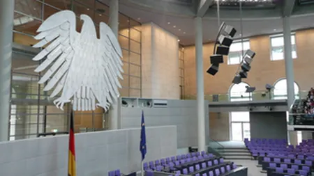 Sinucidere în faţa Reichstag-ului: Un bărbat s-a incendiat în faţa clădirii Parlamentului german