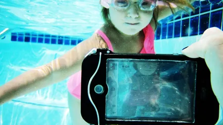 iPhone devine subacvatic. Află cum poţi face fotografii sub apă GALERIE FOTO