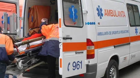 Accident în Braşov. O autoutilitară a lovit o ţeavă, care a căzut peste un taxi VIDEO