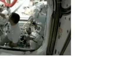 Doi astronauţi de pe ISS au dansat pe ritmurile piesei 