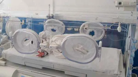 Un bebeluş grav bolnav, transportat cu un avion militar la operaţie în Germania