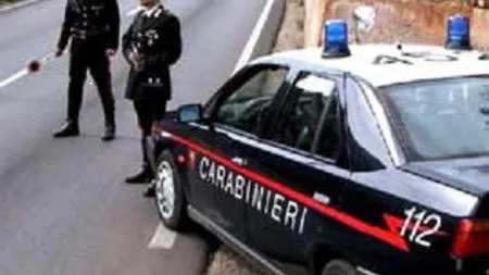 Doi români care au agresat carabinierii după un accident în sudul Italiei au fost arestaţi