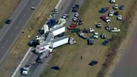 Carambol pe o autostradă din Texas: 100 de maşini s-au ciocnit în lanţ VIDEO