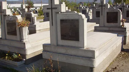 O fată de 14 ani din Vaslui, violată pe un mormânt din cimitir