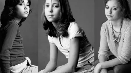 Fiica lui Andrei Gheorghe, fotografiată pe acelaşi scaun, timp de 10 ani