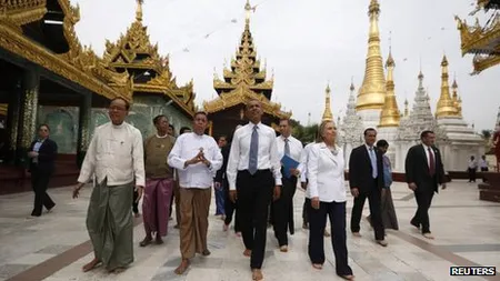 Obama, vizită istorică în Myanmar: Preşedintele SUA a fost fotografiat desculţ VIDEO