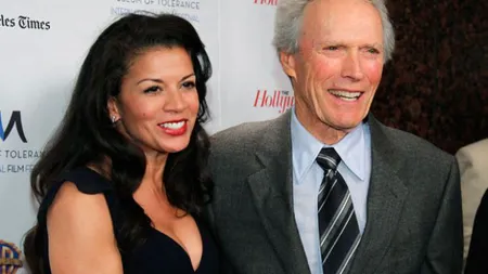 Clint Eastwood divorţează la 82 de ani