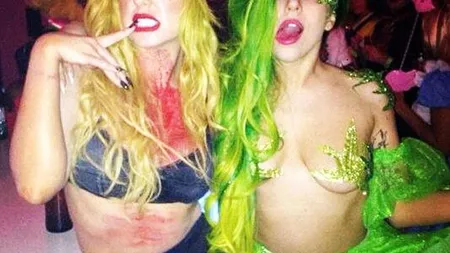 Lady Gaga, cu sânii pe afară de Halloween. S-a costumat într-o plantă de marijuana FOTO