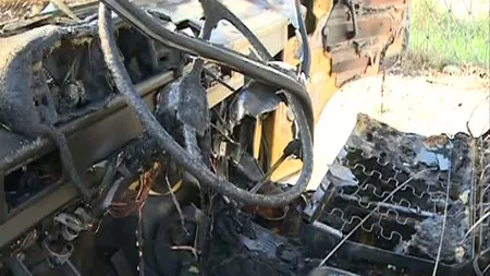 O maşină a luat foc în Otopeni. Pasagerii au scăpat cu viaţă VIDEO