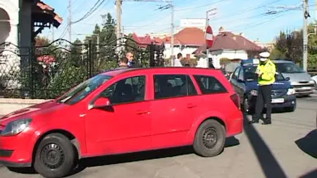 Soţie de poliţist, lovită cu maşina de un jandarm