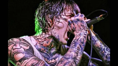 Mitch Lucker, solistul trupei 