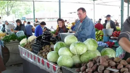 Alimentele de bază s-au scumpit, fructele s-au ieftinit în octombrie 2012